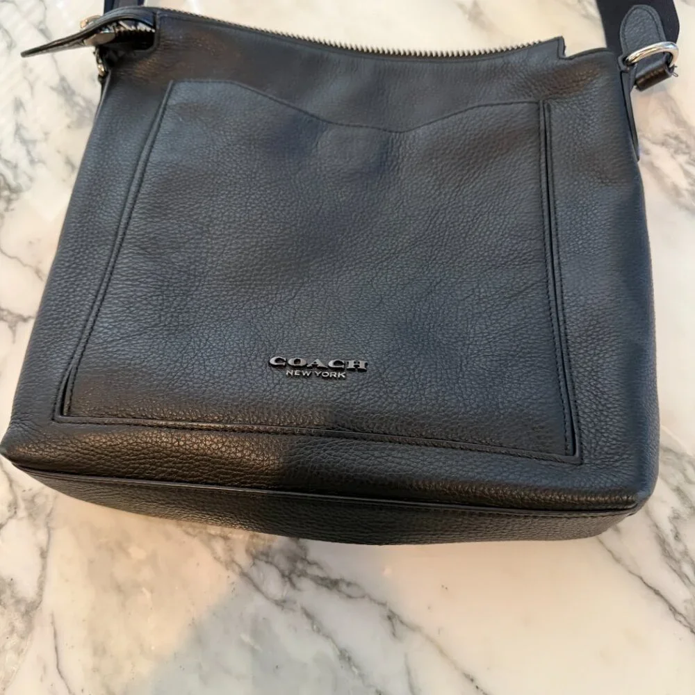 COACH Vintage Leather Shoulder Bag‎ L1922-91303